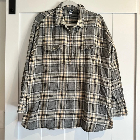 Tops - OLD NAVY Maternity‎ Plaid Top